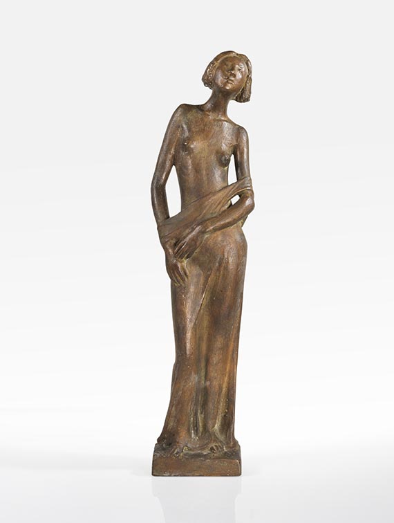Gerhard Marcks - M&auml;dchen, das Gewand abstreifend